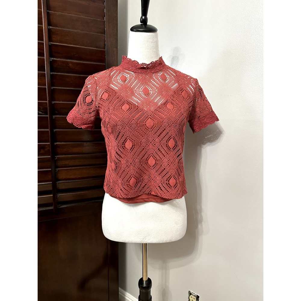 Zara Womens Blouse Red Geometric Short Sleeve Mock Neck Keyhole Crochet M